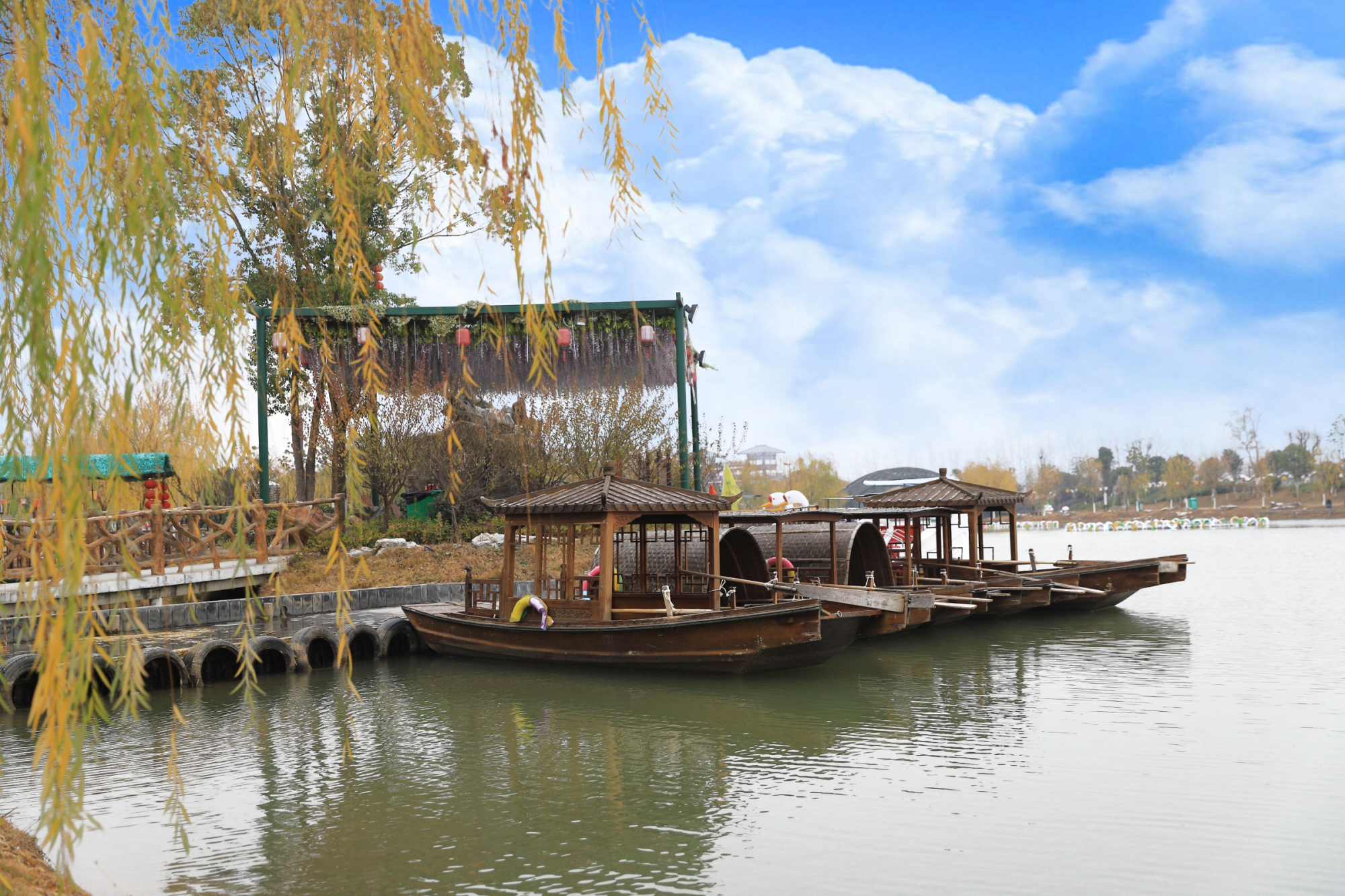 黄陂木兰水镇:一河分两景,河东温柔乡,河西炮声隆