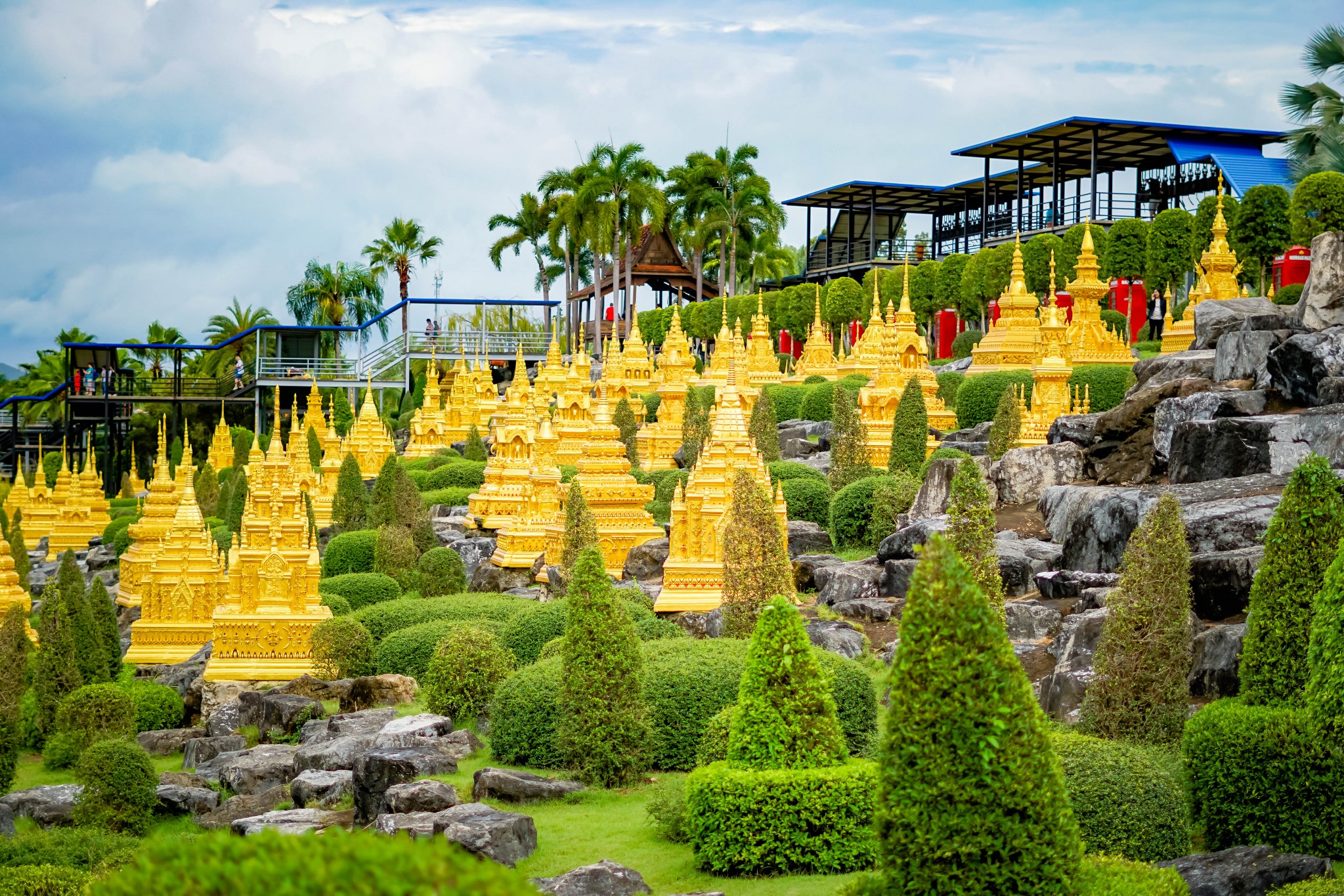 东芭乐园,又名侬律花园,是一个 集泰国各式园林