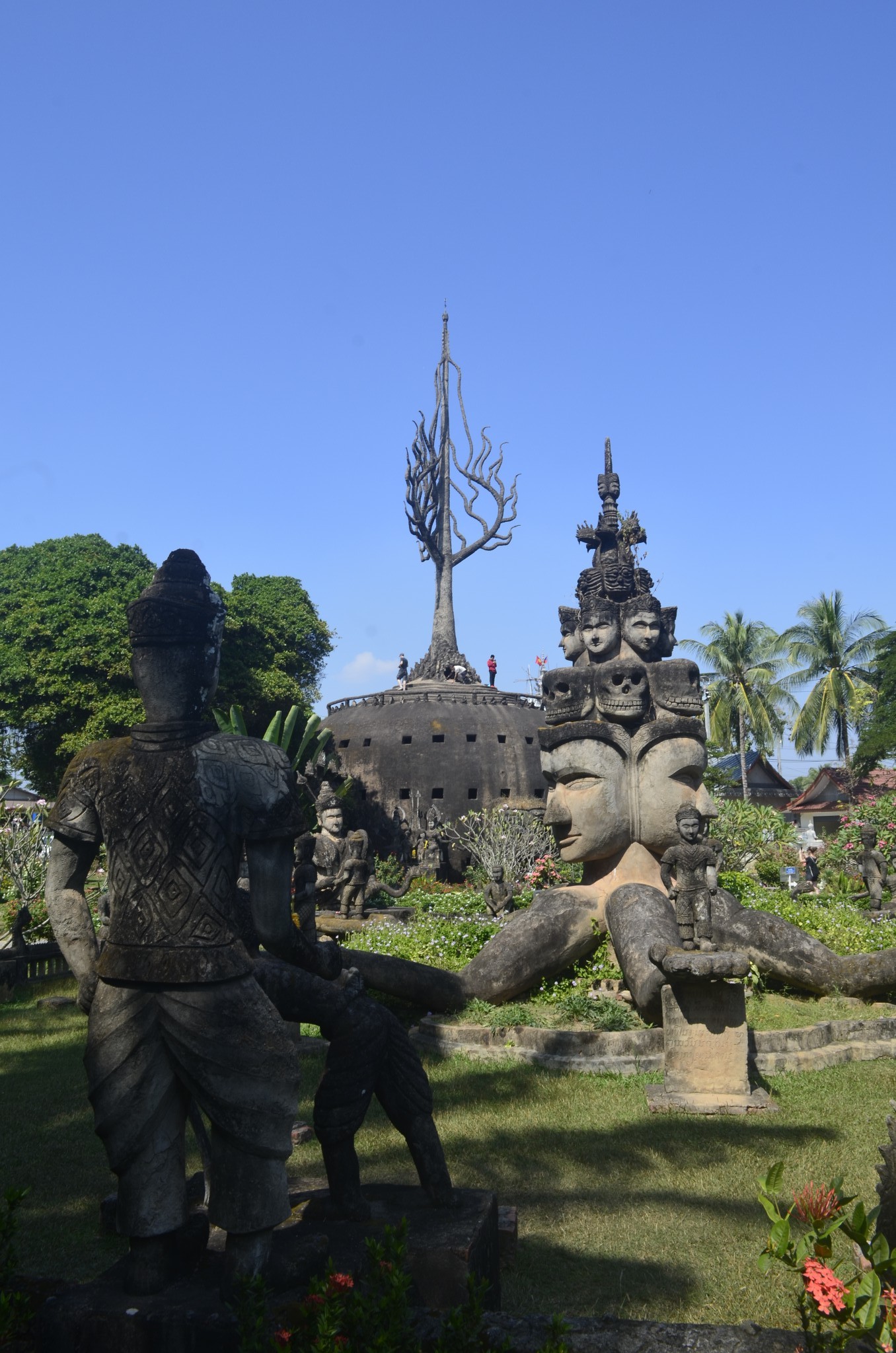 【图片集】老挝首都万象的佛像公园,一个人世王子的俗世,一个佛法无边