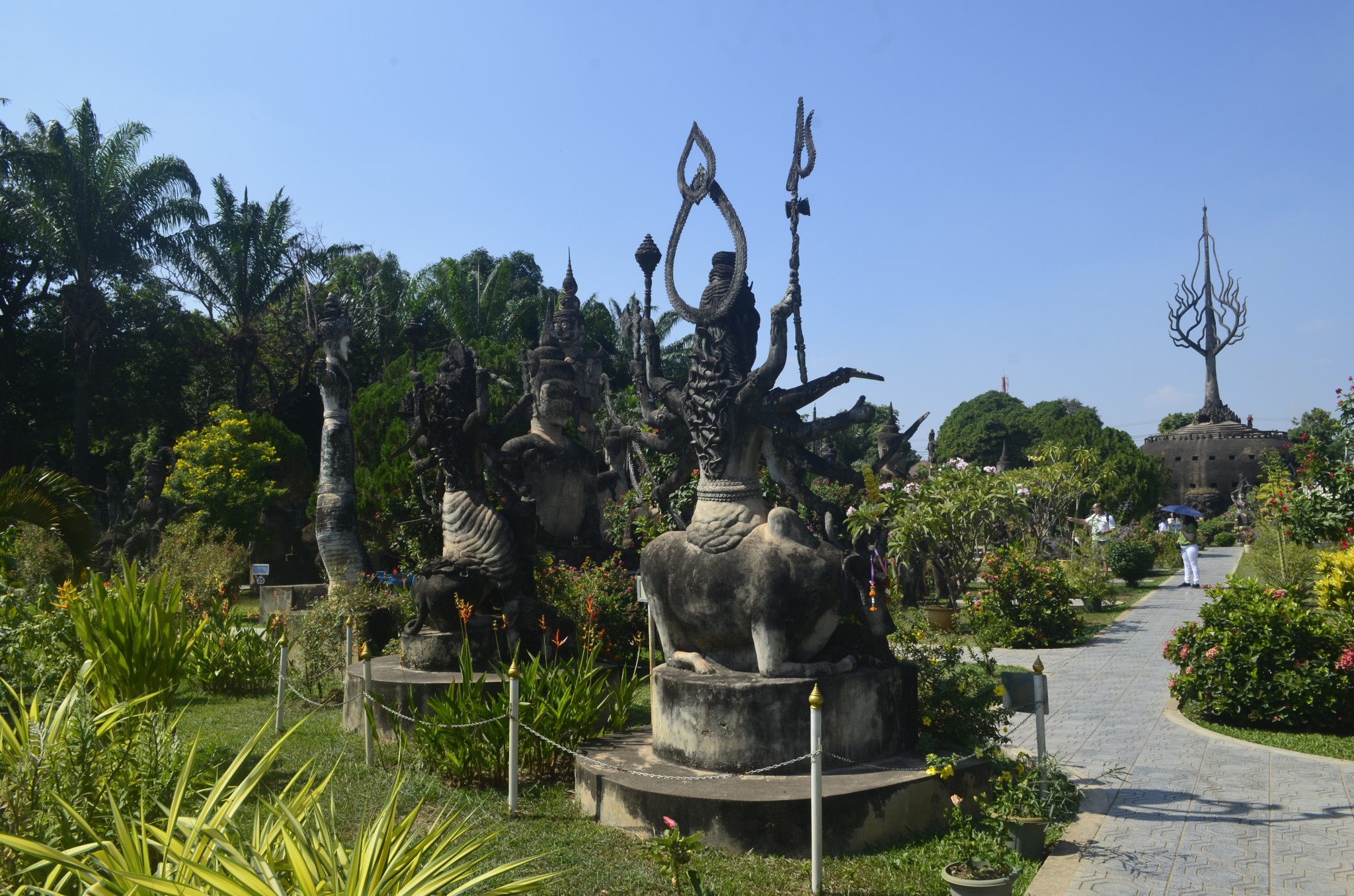 【图片集】老挝首都万象的佛像公园,一个人世王子的俗世,一个佛法无边