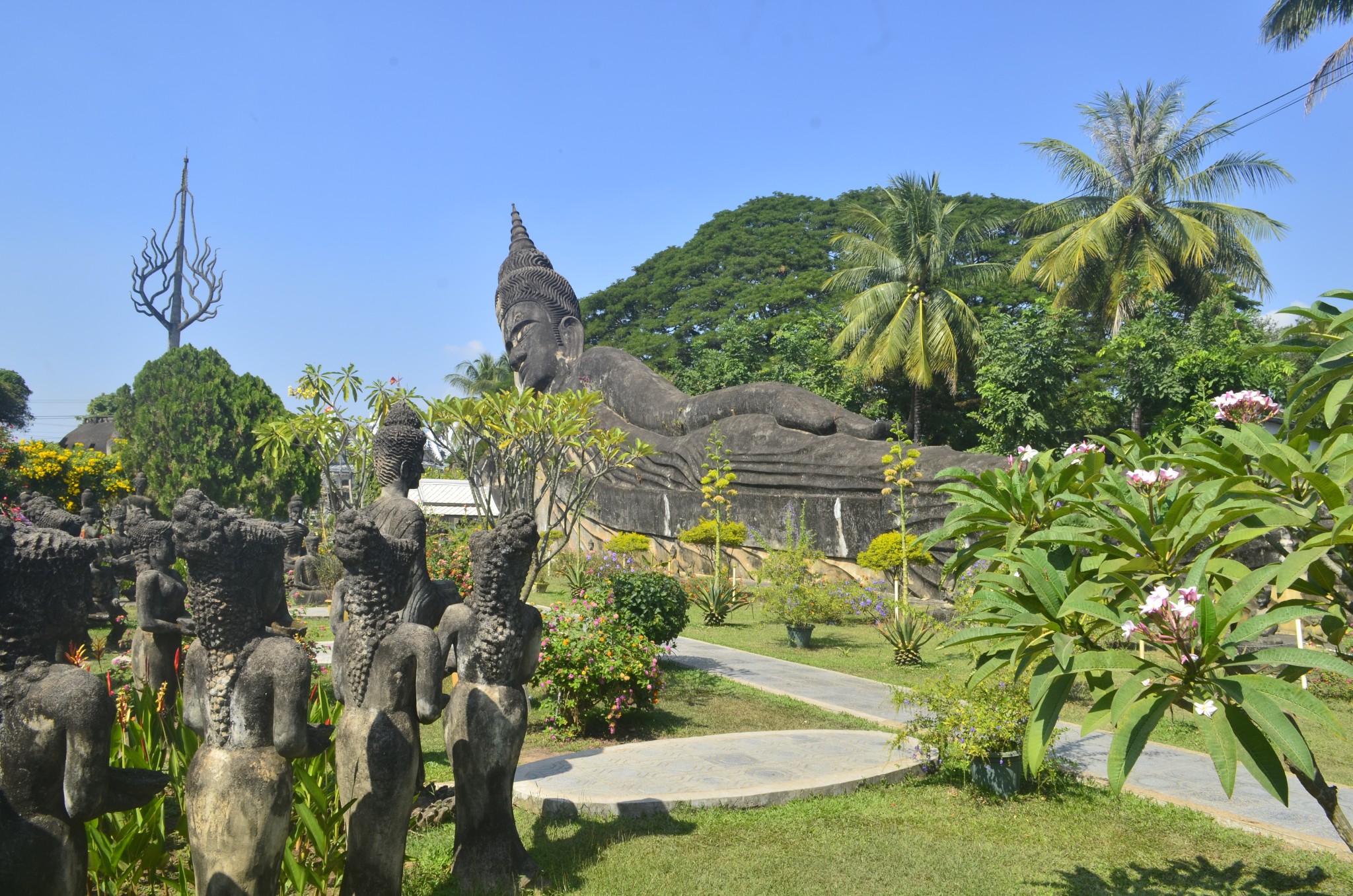 【图片集】老挝首都万象的佛像公园,一个人世王子的俗世,一个佛法无边