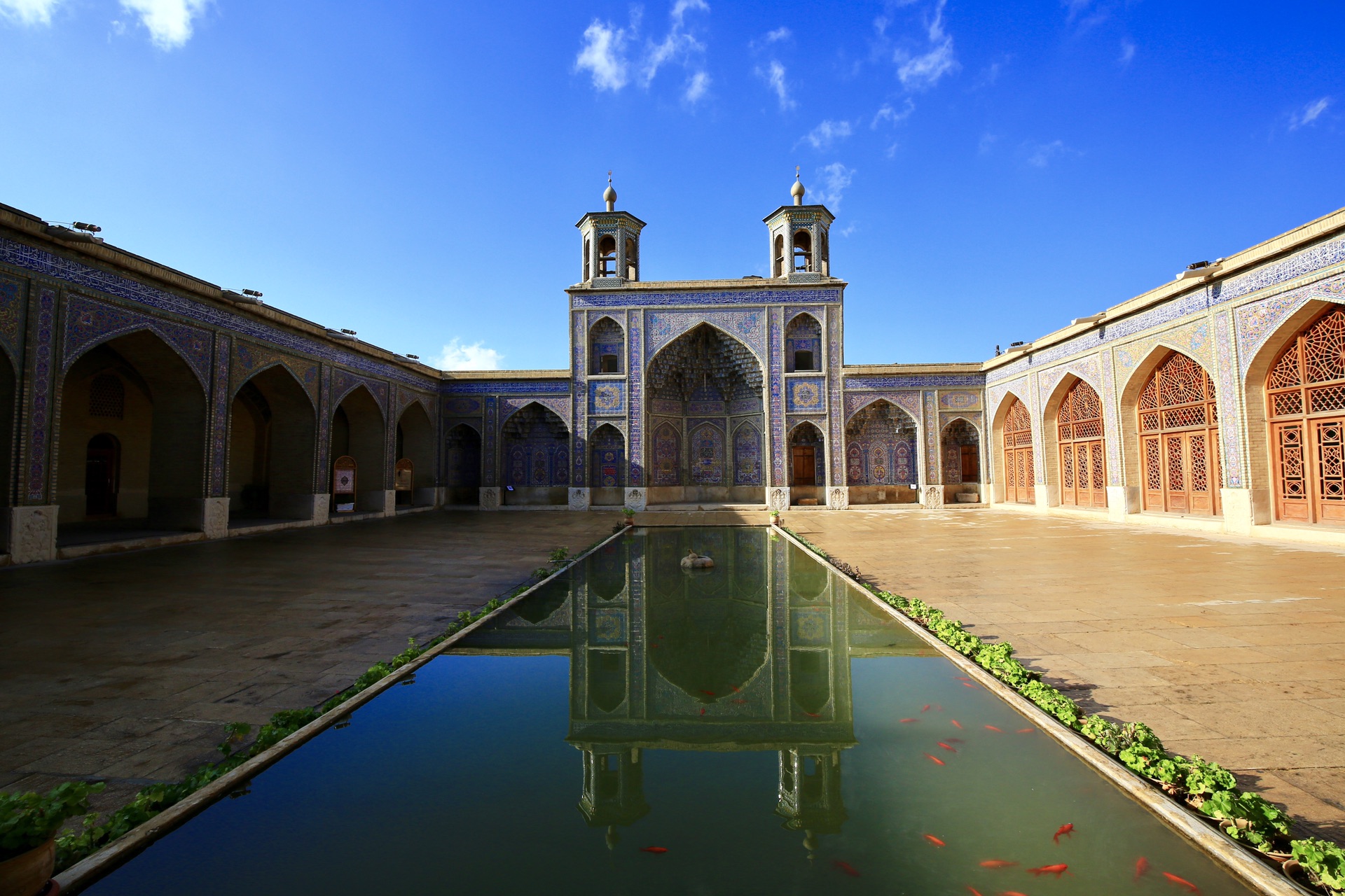 莫克清真寺又名"粉红清真寺"