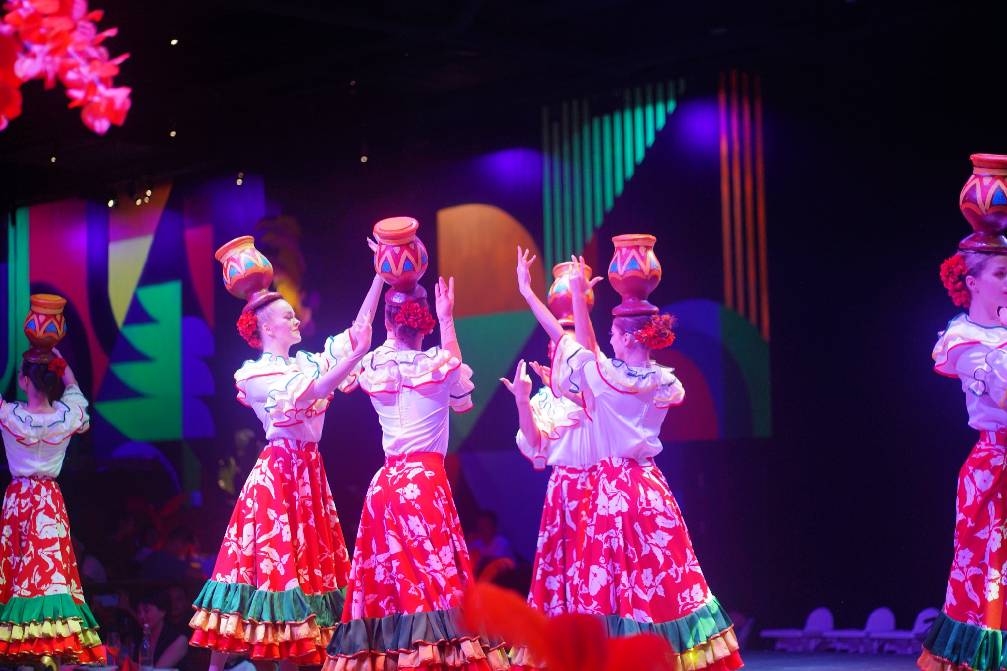 上海宋城夏日嗨玩计划热情桑巴美味大餐趣味表演