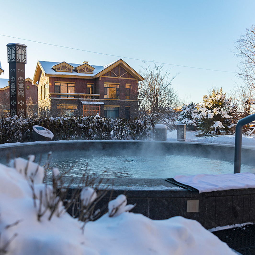 吉林长白山王朝圣地温泉酒店1晚住宿(长白山门票 酒店次日自助早餐