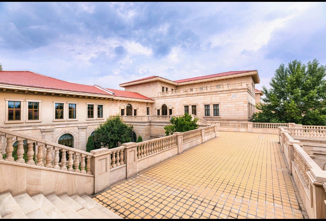 内蒙古/鄂尔多斯萨瓦纳酒店1晚住宿 双人自助早餐(含室内游泳 高尔夫