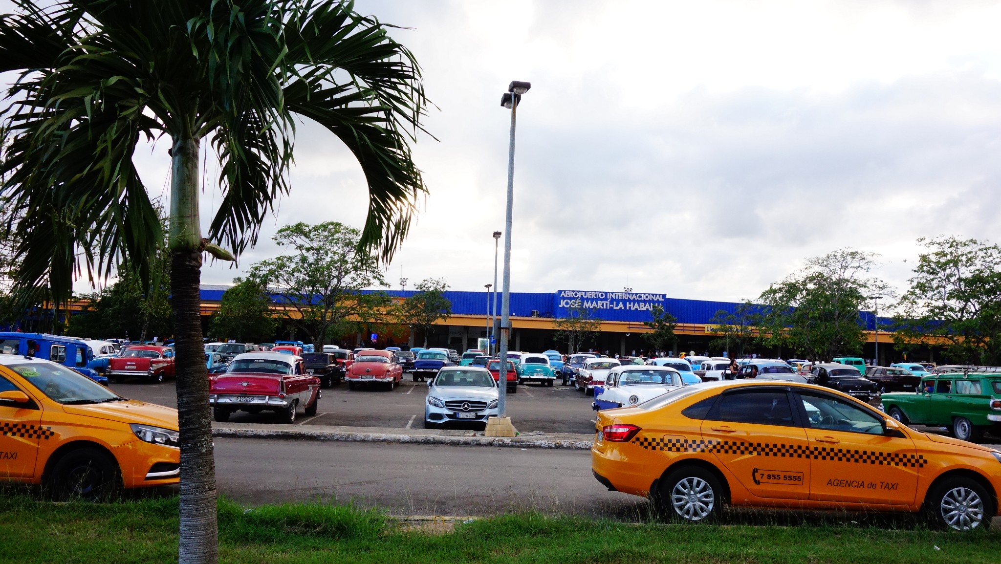 古巴哈瓦那〕您也行,两人1 cup机场与市区去来