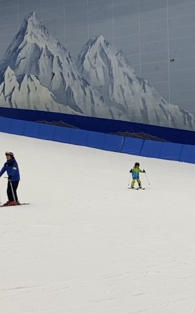都江堰的冰火两重天在融创世界滑雪在青城山六善避暑