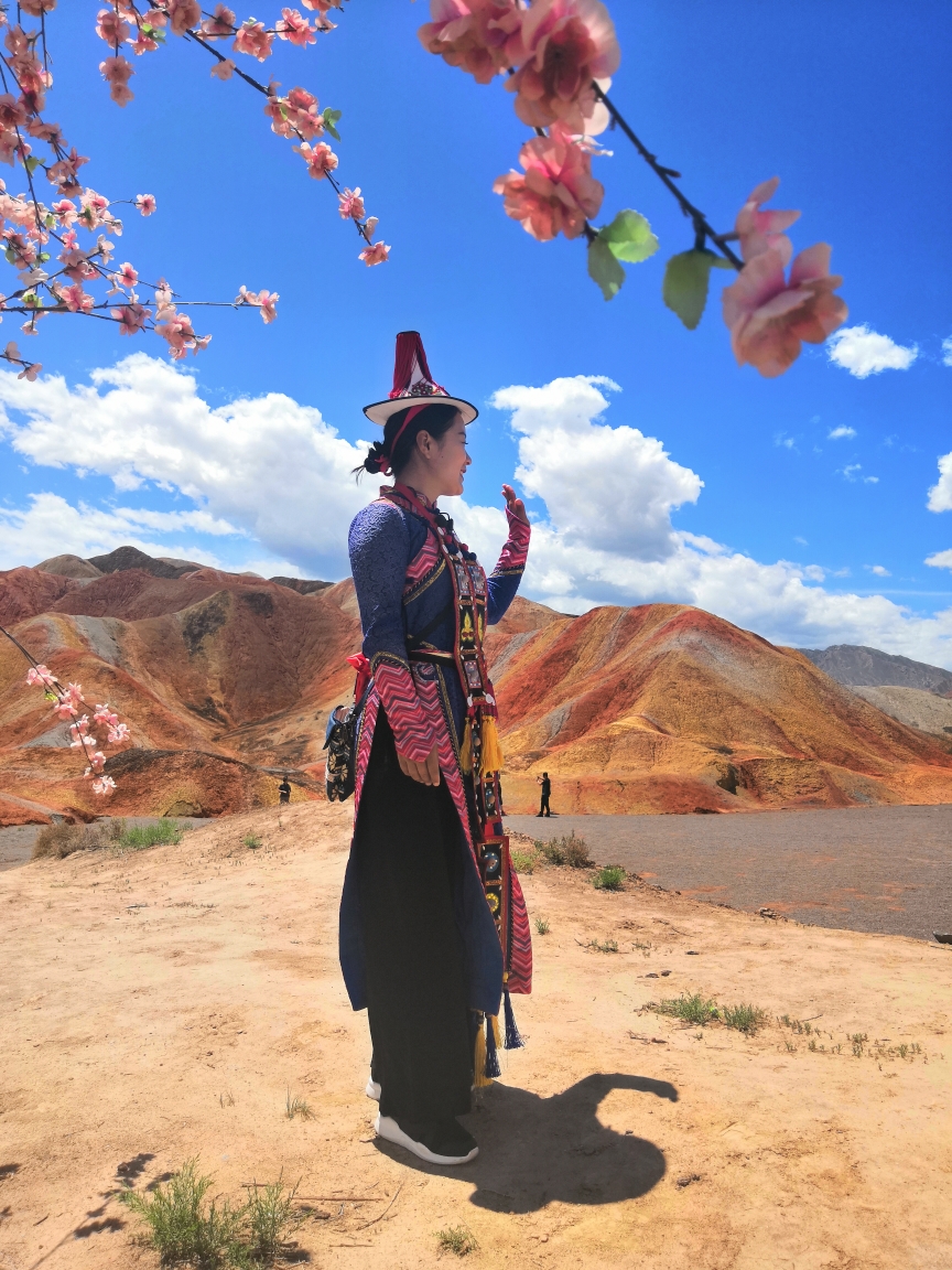 张掖七彩丹霞一日游邂逅裕固族小姐姐