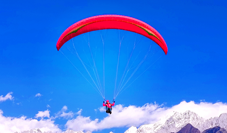 云南丽江滑翔伞 玉龙雪山滑翔伞【俯瞰玉龙雪山 丽江古城接送】
