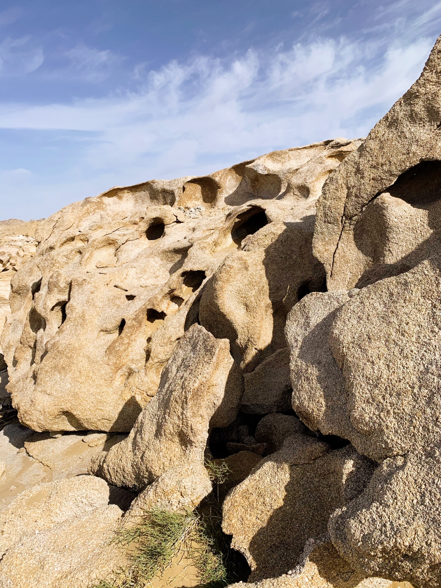 震撼眼球——戈壁荒漠风沙肆虐过的石头,阿拉善右旗旅游攻略 - 马蜂窝