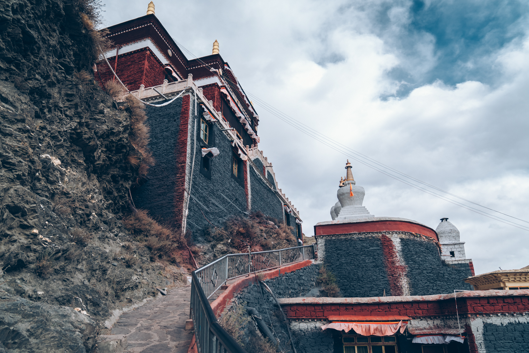 西藏往西 佛寺传佛|萨迦古城,探秘西藏人文风情