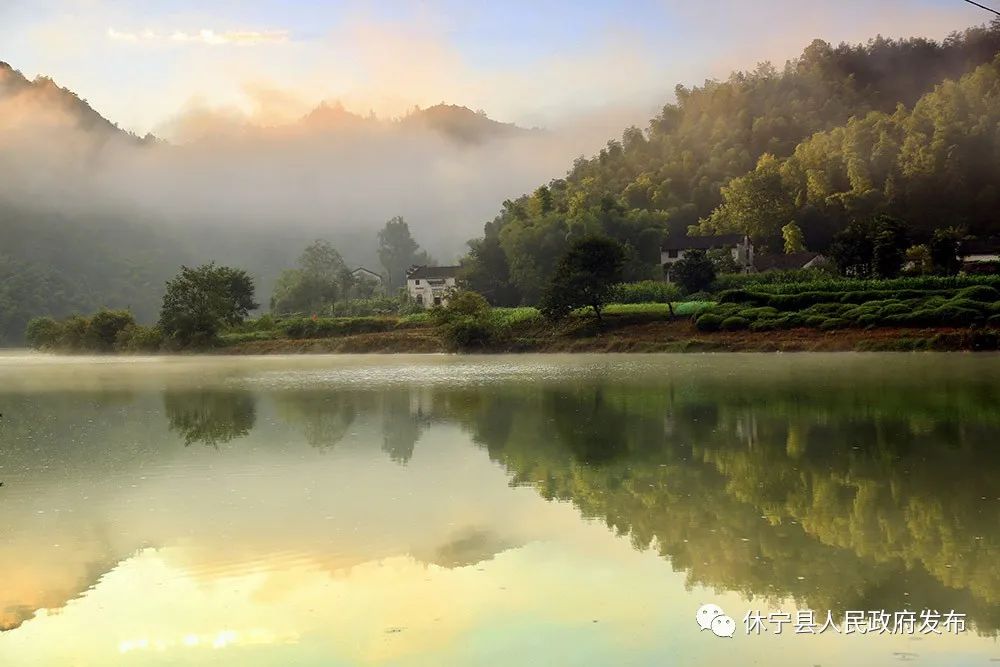 是休宁县陈霞乡一个自然村,村前是百余米宽的率水河