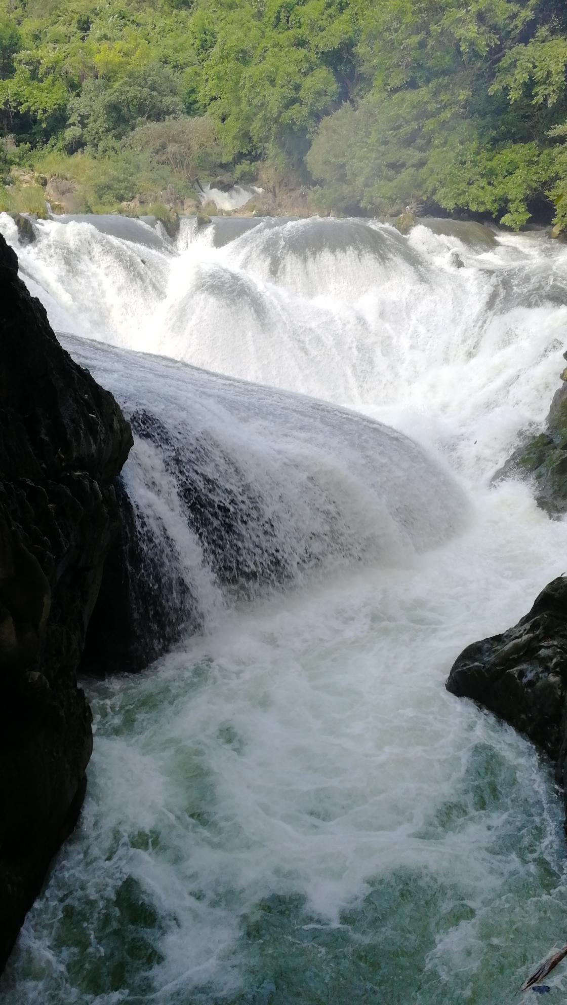 黄果树风景名胜区-银链坠潭瀑布