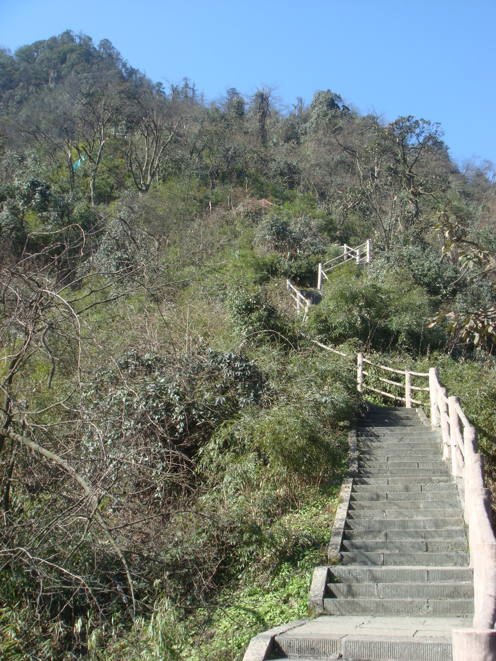 04.01-03 峨眉山三日徒步之旅