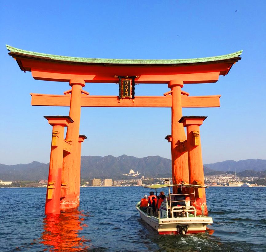 日本海上鸟居图片