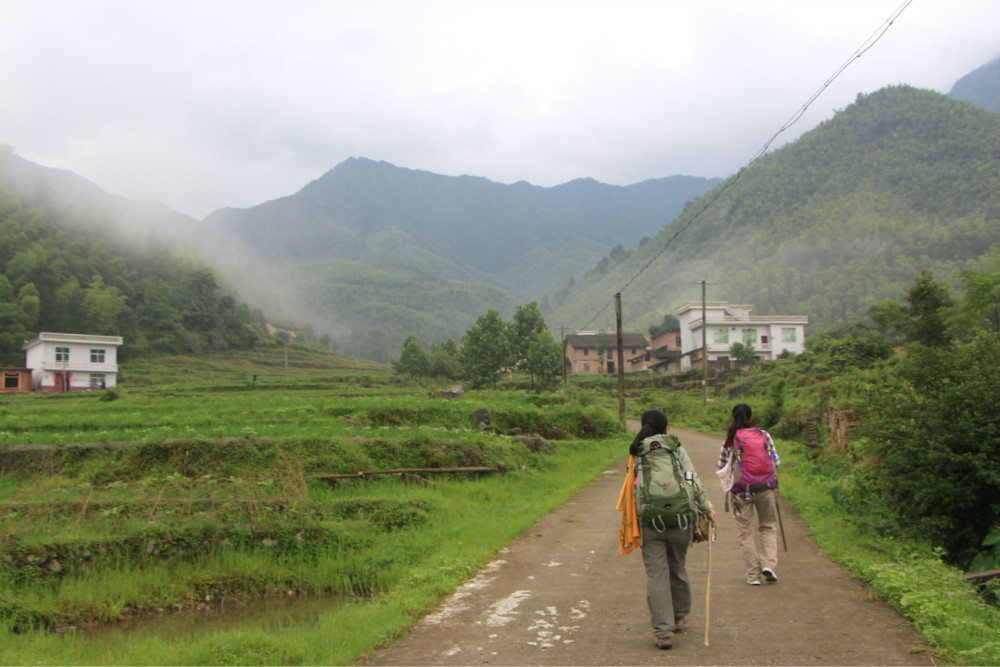 旅游攻略 武功山两日反穿 看到了一个岔路,又彷徨了,该不该走岔路了