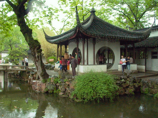 梧竹幽居,东园到中园必经之路.