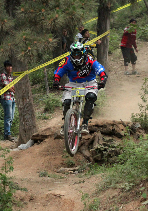 2013pinkbike中國山地車速降聯賽(第一站-模式口一號道)