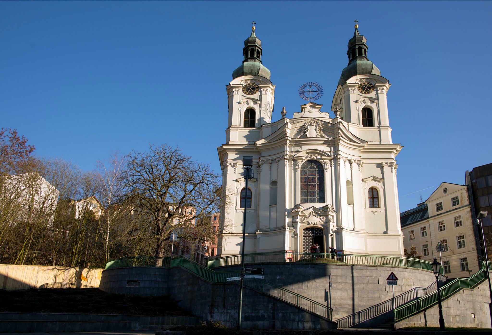 拉萨到卡罗维发利旅游