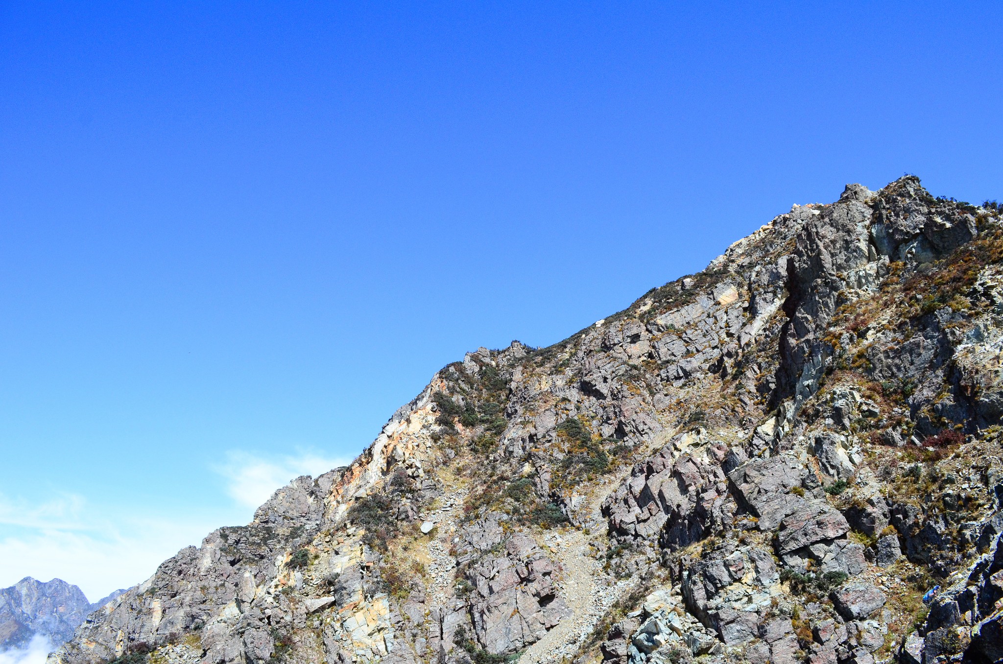 震后首批成功登顶彭州三口锅