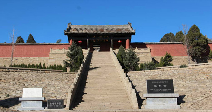 千年古刹法兴寺,崇庆寺系国家级重点文物保护单位,寺内的唐宋彩塑
