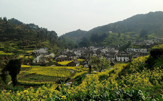 木梨硔位於黃山市休寧縣溪口鎮,去木梨硔必須先到溪口鎮.