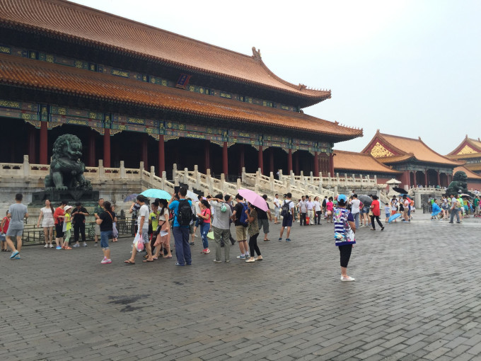 旺季的北京 wKgBpVXSd2iAWb_qAAxguu2l-IE77.jpeg?imageView2%2F2%2Fw%2F680%2Fq%2F90%7CimageMogr2%2Fstrip%2Fquality%2F90