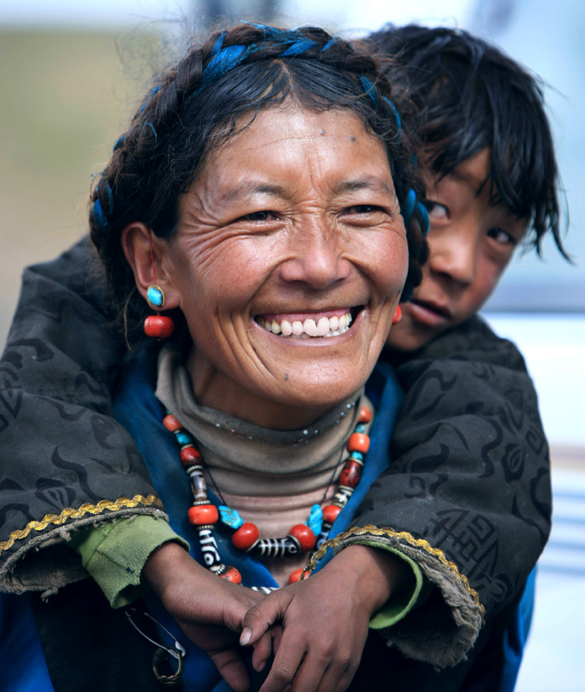 藏族女人西藏人物作业