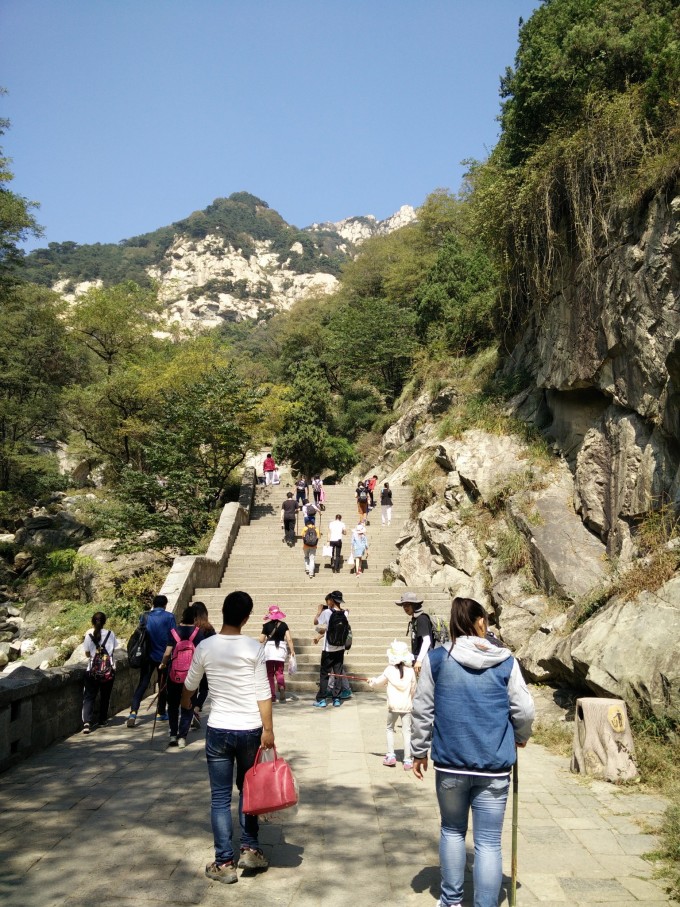 泰山全程爬需要几个小时 wKgBpVYIqM2AVlDtABN52Lej63A93.jpeg?imageView2%2F2%2Fw%2F680%2Fq%2F90