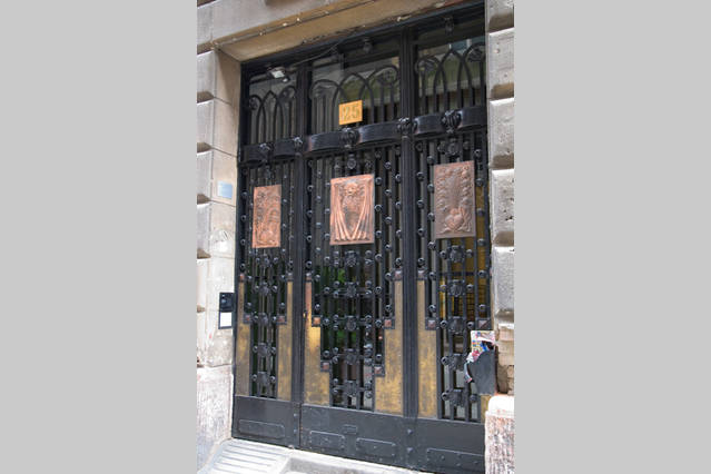 opera flat close to opera theater