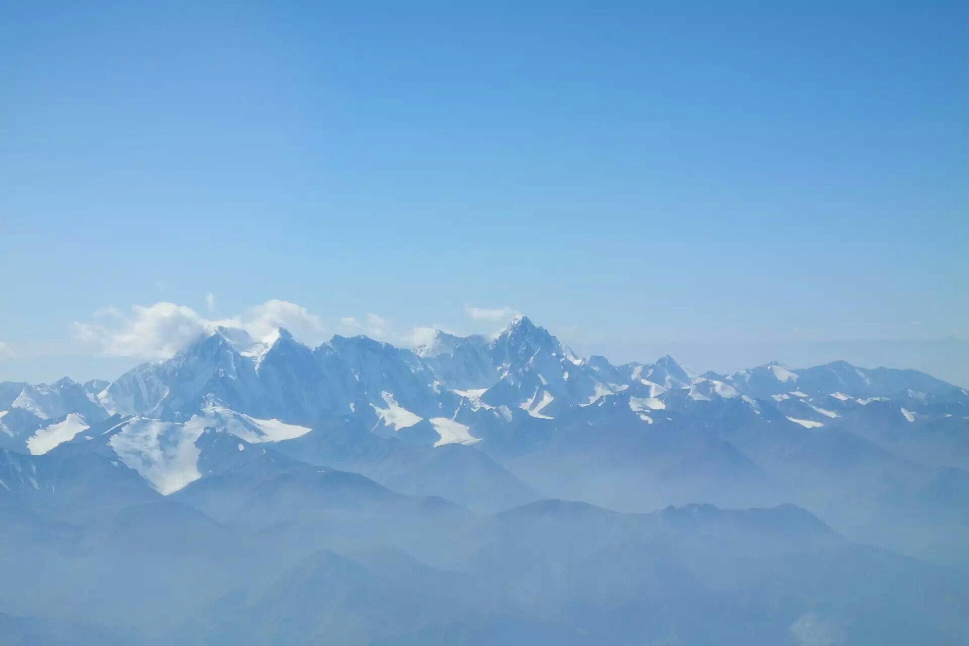 广西到乌鲁木齐怎么搭飞机_乌鲁木齐航空飞机图片(2)