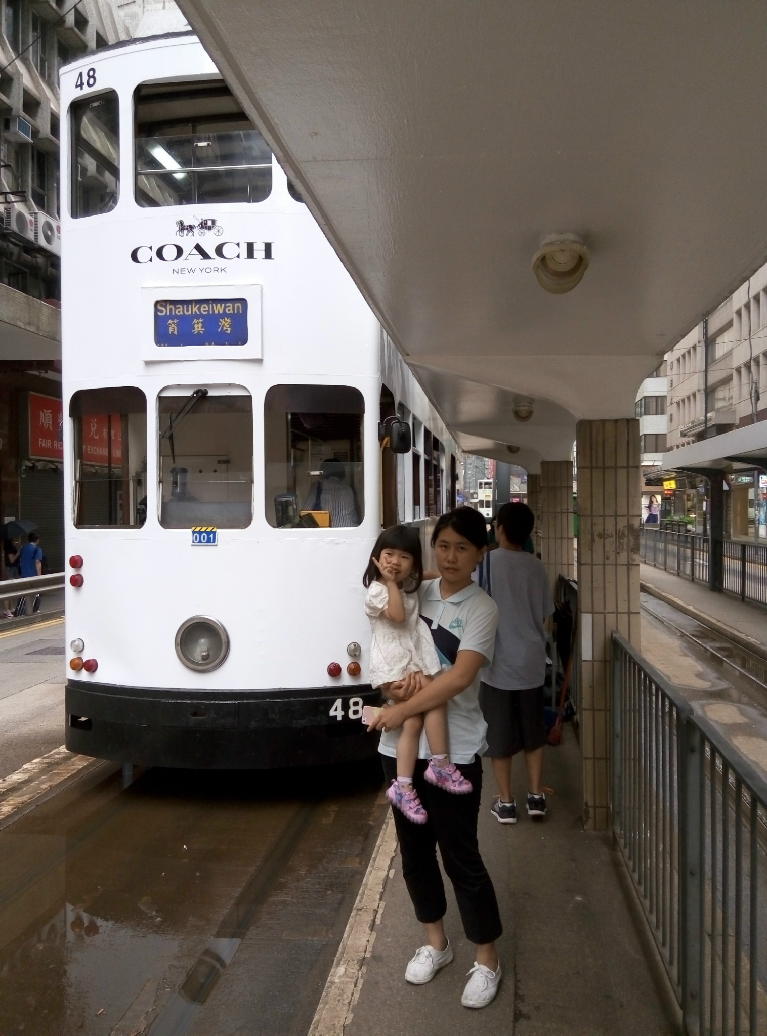 叮叮車是香港的一大特色,如果你去到香港一定要體驗一下叮叮車哦.