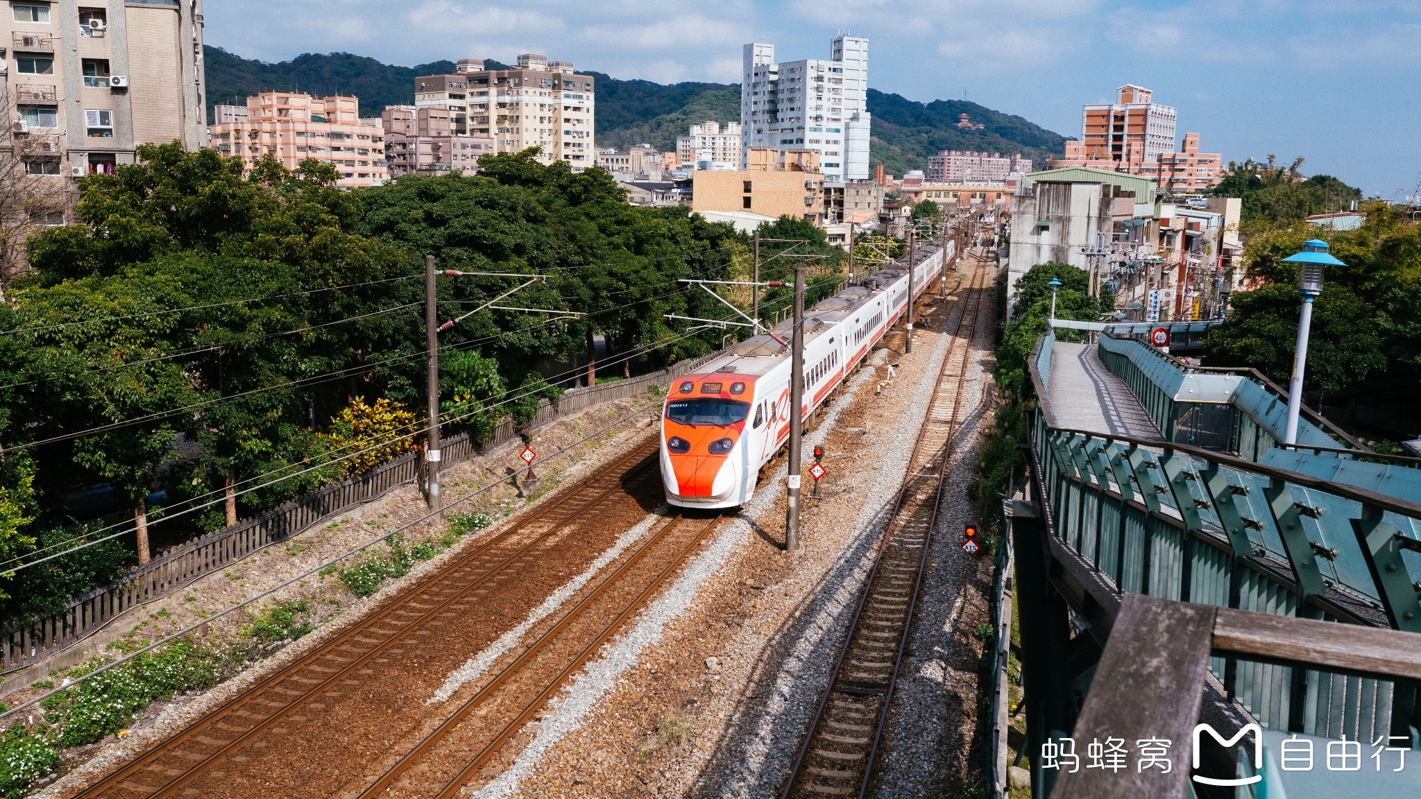 臺鐵是普通火車,高鐵線以外的臺灣鐵路網皆由臺鐵覆蓋.