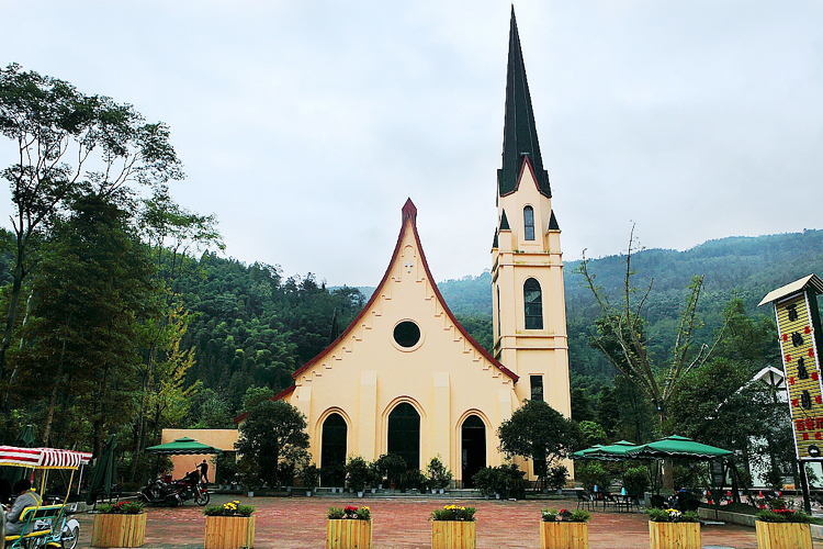 成都-西岭雪山-花水湾2日游(滑雪场,索道往返门票),温泉 舒适酒店