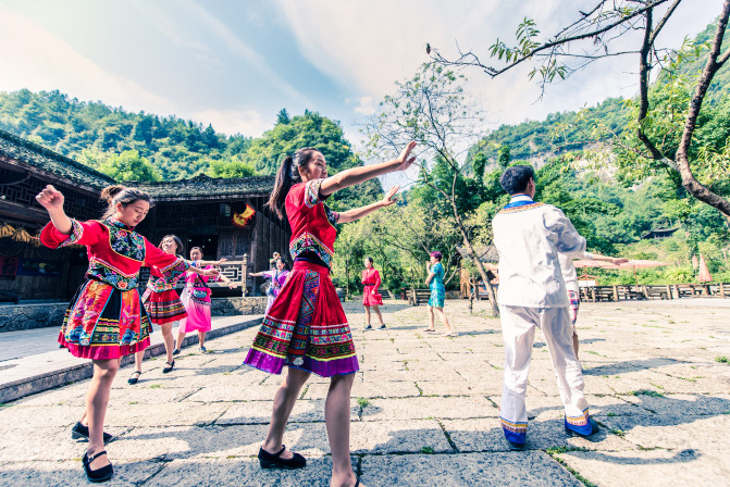 去重庆旅游怎么穿搭_重庆旅游必去景点(3)