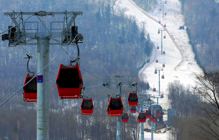 亚布力滑雪场/新体委滑雪票/世界第一滑道/马拉爬犁/高空缆车/滑雪服/