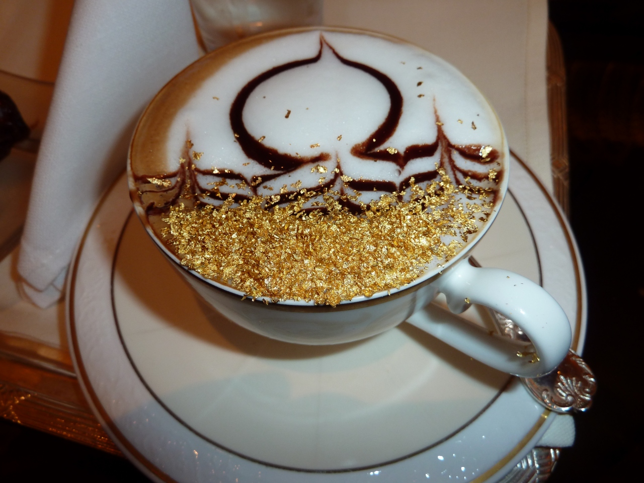 【传说中的金箔咖啡】阿布扎比 八星级皇宫酒店le vendme餐厅下午茶