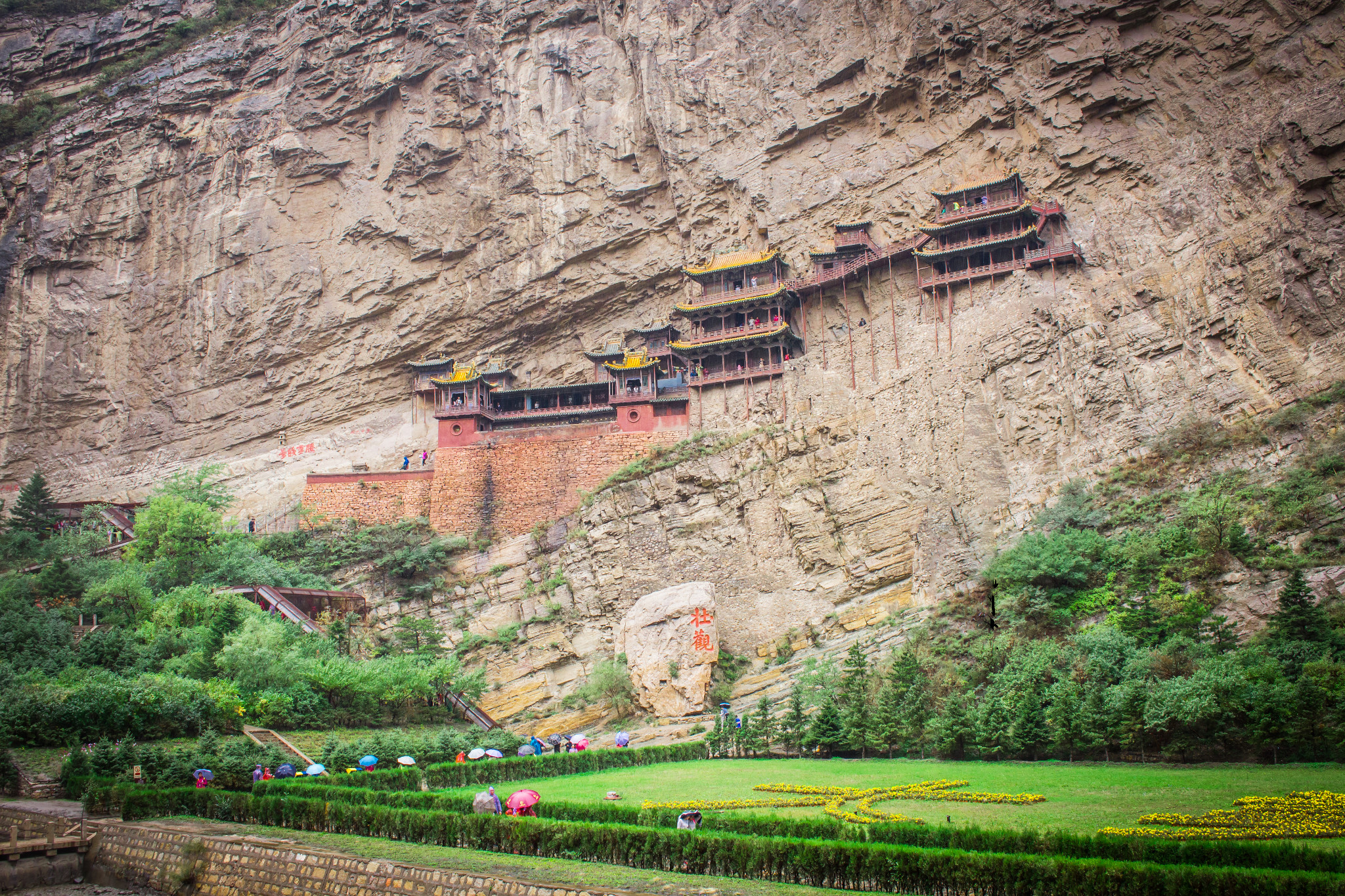 渾源位於山西省東北部的大同盆地東南邊緣,地處桑乾河支流渾河中上游