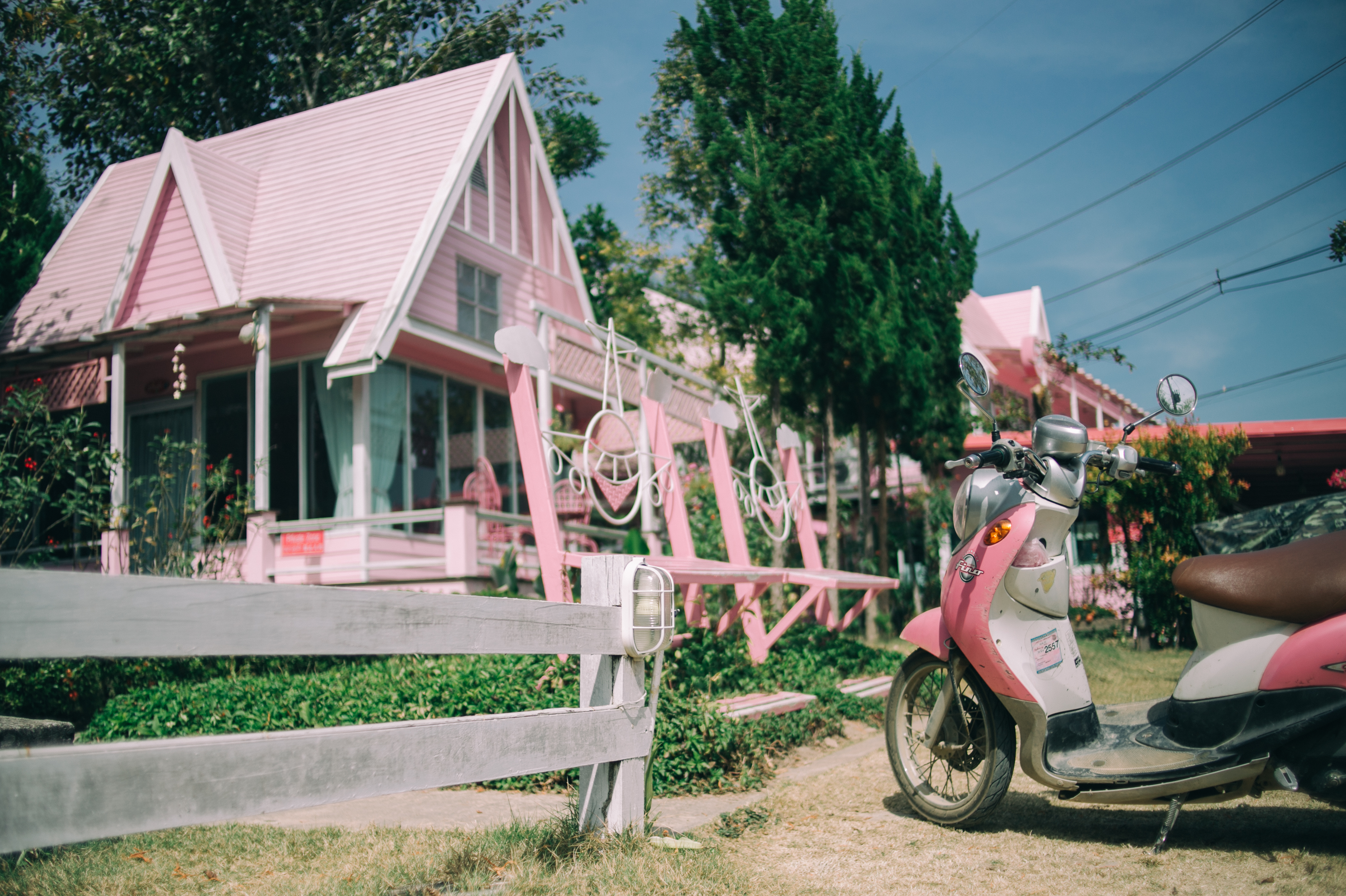 粉红色小屋pink house