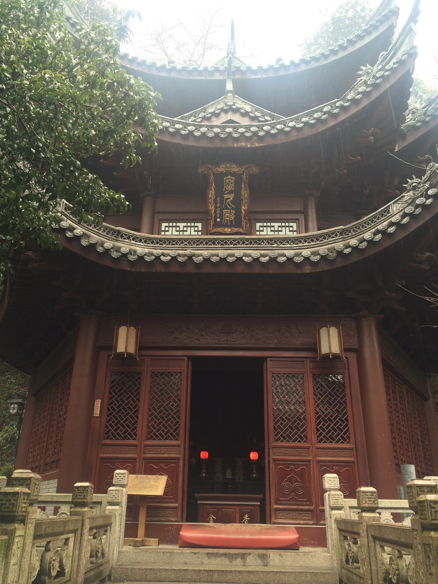 杭州景点排行：灵隐寺独占鳌头，探秘千年古刹的魅力