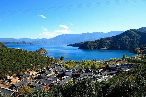 瀘沽湖: 瀘沽湖 夢幻天堂裡的女兒國 那醉人的湖光山色